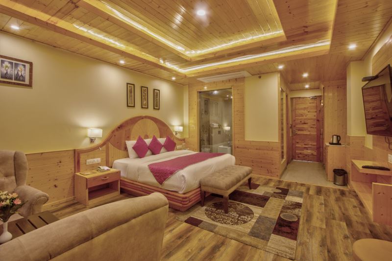 balkon room - best view room for honeymoon in manali