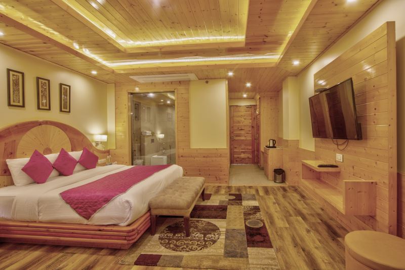 balkon room - best view room for honeymoon in manali