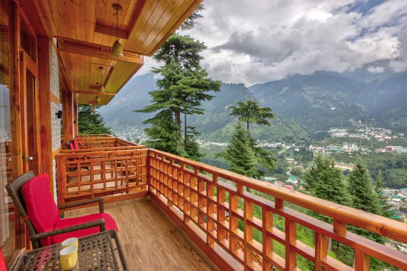 balkon room - best view room for honeymoon in manali