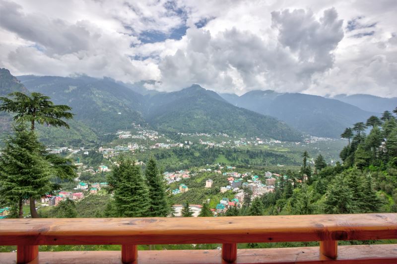 balkon room - best view room for honeymoon in manali